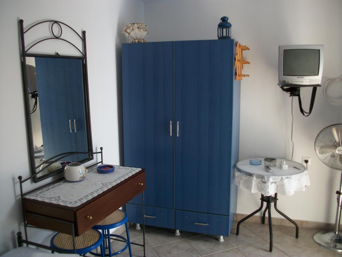 Floras Rooms And Studios Anafi Exteriér fotografie