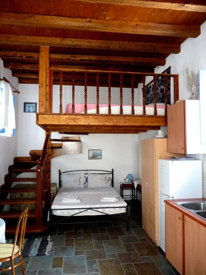 Floras Rooms And Studios Anafi Exteriér fotografie